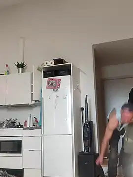 eltoulou online show from 02/17/25, 01:21