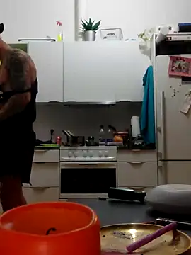 eltoulou online show from 02/20/25, 06:02