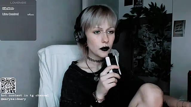Snapshot of say_mary chatting on 10/15/25, 12:44 say mary online show from 10/15/25, 12:44