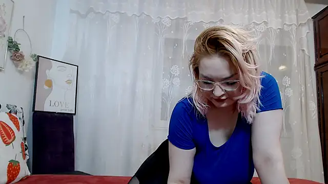 Snapshot of Catlady333 chatting on 09/19/25, 05:35 Catlady333 online show from 09/19/25, 05:35