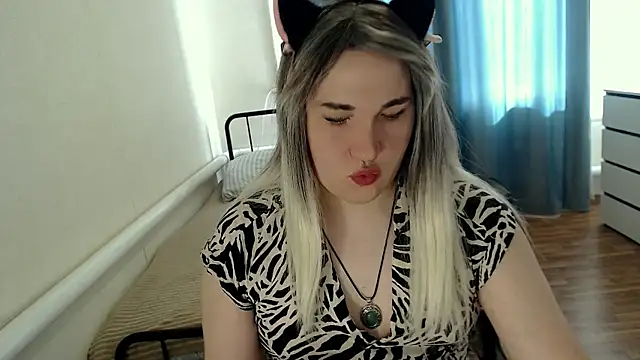 Snapshot of EvaMiron chatting on 07/01/26, 11:23 EvaMiron online show from 07/01/26, 11:23