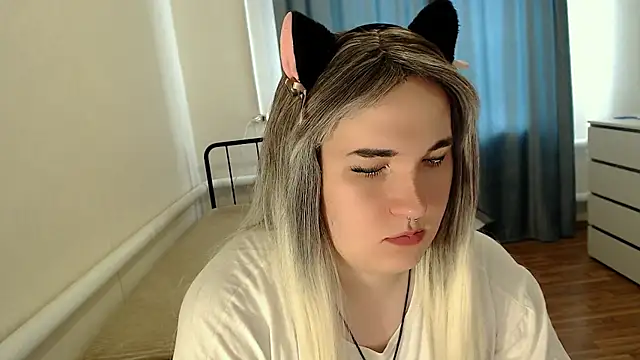 Snapshot of EvaMiron chatting on 07/20/26, 10:39 EvaMiron online show from 07/20/26, 10:39