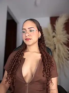 gretta kler1 online show from 11/17/25, 10:15