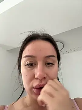 deliaroyal online show from 09/25/25, 11:03