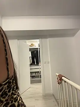 deliaroyal online show from 11/20/25, 02:50