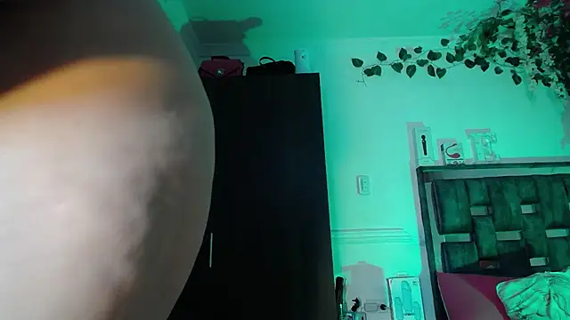 emma hoot1 online show from 09/12/25, 02:22