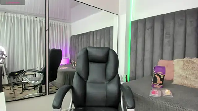 natalia curvy1 online show from 03/18/25, 05:53