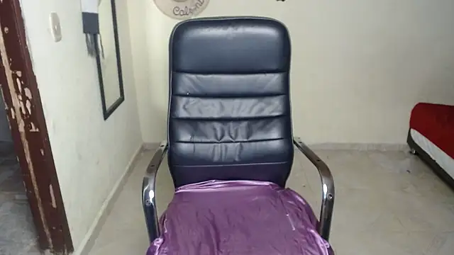 Debora 1 2 3 online show from 10/31/25, 03:18