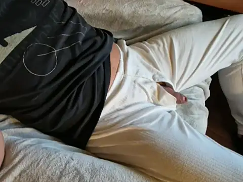 Snapshot of lujoka chatting on 10/24/25, 01:46 lujoka online show from 10/24/25, 01:46