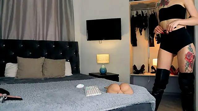 InvitingTina online show from 04/18/26, 05:22