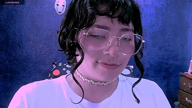 Snapshot of NinaYellow chatting on 05/08/26, 02:11 NinaYellow online show from 05/08/26, 02:11