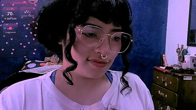 Snapshot of NinaYellow chatting on 05/12/26, 02:03 NinaYellow online show from 05/12/26, 02:03