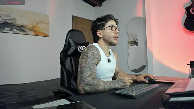 Snapshot of LucianSinclair chatting on 08/09/26, 12:23 LucianSinclair online show from 08/09/26, 12:23