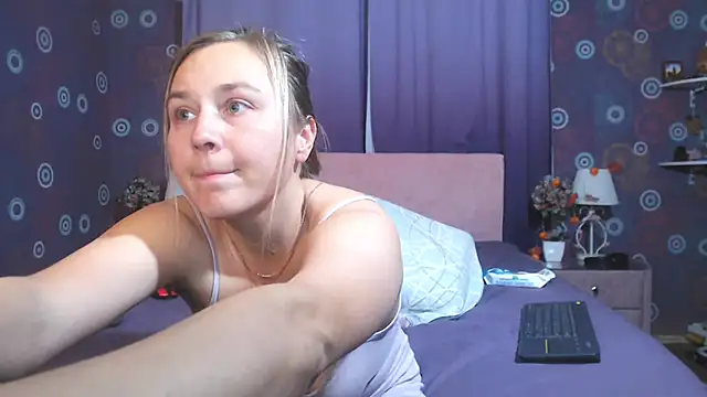 Snapshot of SquirtyAlice chatting on 11/07/25, 08:53 SquirtyAlice online show from 11/07/25, 08:53