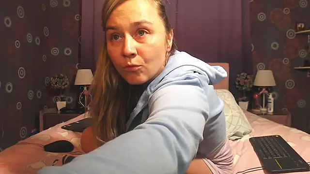 Snapshot of SquirtyAlice chatting on 11/25/25, 10:10 SquirtyAlice online show from 11/25/25, 10:10