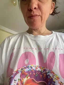 Snapshot of emillyjames chatting on 07/21/26, 10:06 emillyjames online show from 07/21/26, 10:06