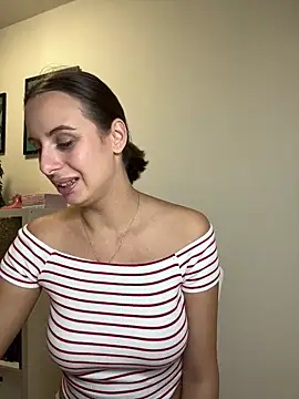 Snapshot of Hii_Lolla chatting on 12/15/24, 06:15 Hii Lolla online show from 12/15/24, 06:15