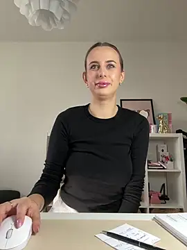 Snapshot of Hii_Lolla chatting on 02/21/25, 08:07 Hii Lolla online show from 02/21/25, 08:07