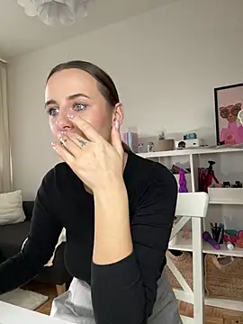 Snapshot of Hii_Lolla chatting on 02/21/25, 01:11 Hii Lolla online show from 02/21/25, 01:11