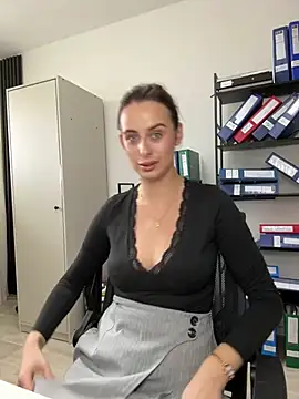 Snapshot of Hii_Lolla chatting on 03/21/25, 11:01 Hii Lolla online show from 03/21/25, 11:01