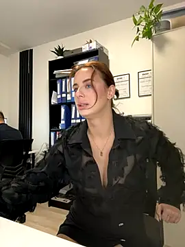 Snapshot of Hii_Lolla chatting on 09/22/25, 06:04 Hii Lolla online show from 09/22/25, 06:04