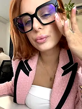 Snapshot of Hii_Lolla chatting on 09/26/25, 06:06 Hii Lolla online show from 09/26/25, 06:06