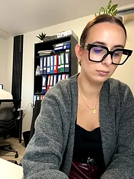 Snapshot of Hii_Lolla chatting on 10/04/25, 06:11 Hii Lolla online show from 10/04/25, 06:11