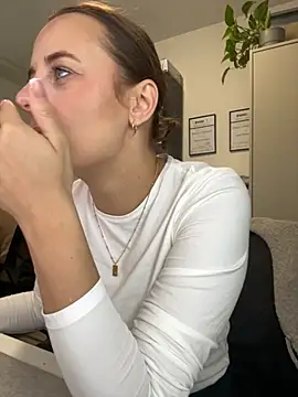 Snapshot of Hii_Lolla chatting on 10/10/25, 06:01 Hii Lolla online show from 10/10/25, 06:01