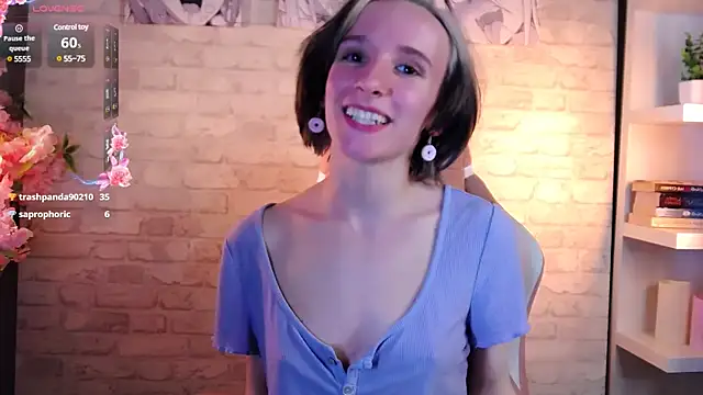 Snapshot of Violet_Veliya chatting on 03/15/25, 04:43 Violet Veliya online show from 03/15/25, 04:43