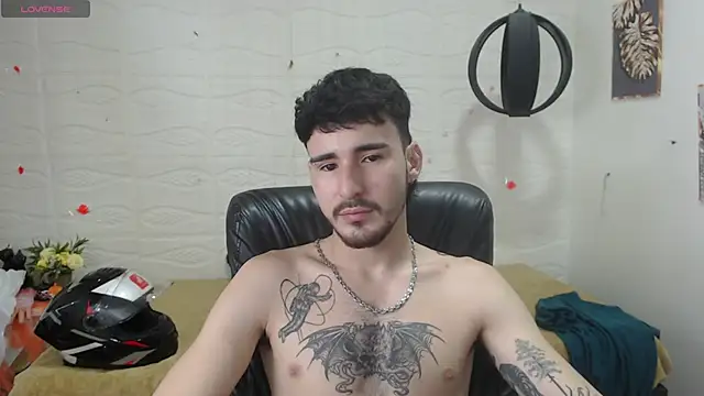 Snapshot of DmitriSanders chatting on 12/14/24, 03:25 DmitriSanders online show from 12/14/24, 03:25