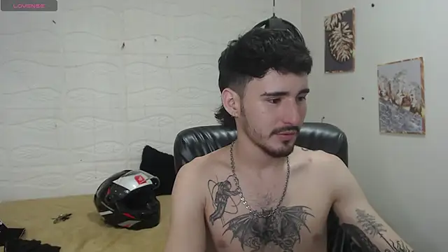 Snapshot of DmitriSanders chatting on 12/14/24, 10:07 DmitriSanders online show from 12/14/24, 10:07