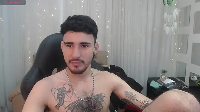 Snapshot of DmitriSanders chatting on 12/27/24, 02:25 DmitriSanders online show from 12/27/24, 02:25