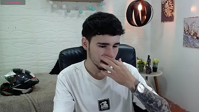 Snapshot of DmitriSanders chatting on 01/08/25, 08:29 DmitriSanders online show from 01/08/25, 08:29