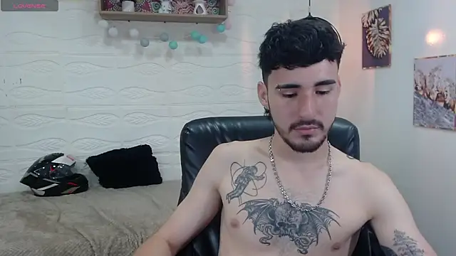 Snapshot of DmitriSanders chatting on 01/14/25, 11:48 DmitriSanders online show from 01/14/25, 11:48