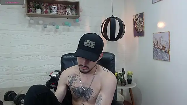 Snapshot of DmitriSanders chatting on 01/17/25, 02:50 DmitriSanders online show from 01/17/25, 02:50