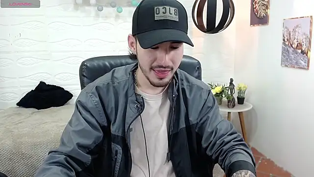 Snapshot of DmitriSanders chatting on 01/22/25, 08:38 DmitriSanders online show from 01/22/25, 08:38