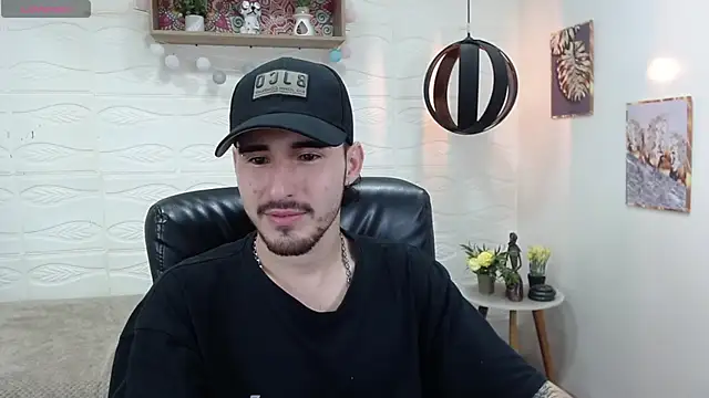 Snapshot of DmitriSanders chatting on 01/25/25, 07:39 DmitriSanders online show from 01/25/25, 07:39