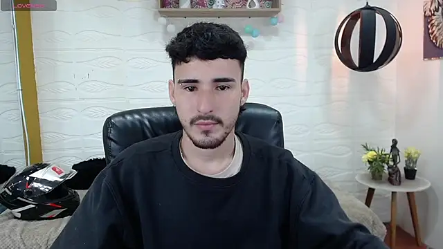 Snapshot of DmitriSanders chatting on 02/04/25, 08:38 DmitriSanders online show from 02/04/25, 08:38