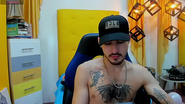 Snapshot of DmitriSanders chatting on 02/16/25, 12:54 DmitriSanders online show from 02/16/25, 12:54