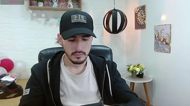 Snapshot of DmitriSanders chatting on 03/05/25, 09:37 DmitriSanders online show from 03/05/25, 09:37