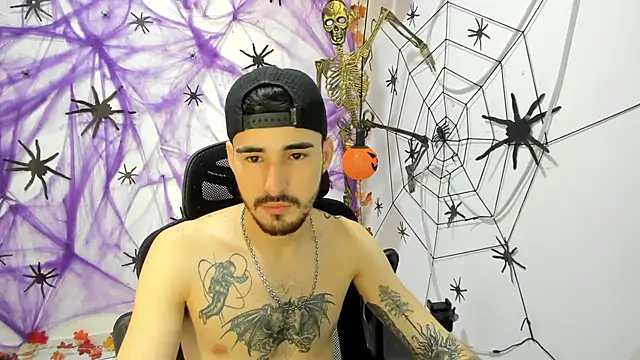 Snapshot of DmitriSanders chatting on 10/04/25, 06:50 DmitriSanders online show from 10/04/25, 06:50