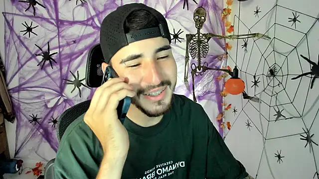 Snapshot of DmitriSanders chatting on 10/10/25, 05:23 DmitriSanders online show from 10/10/25, 05:23