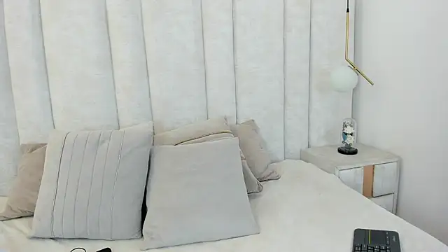 imkrystall online show from 12/18/25, 08:26