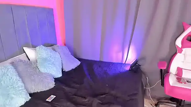 naatashamendozaa online show from 12/14/24, 03:36