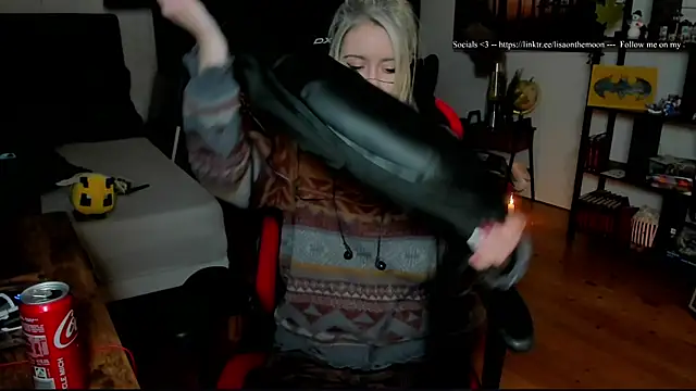 Lisaonthemoon online show from 11/27/25, 08:22