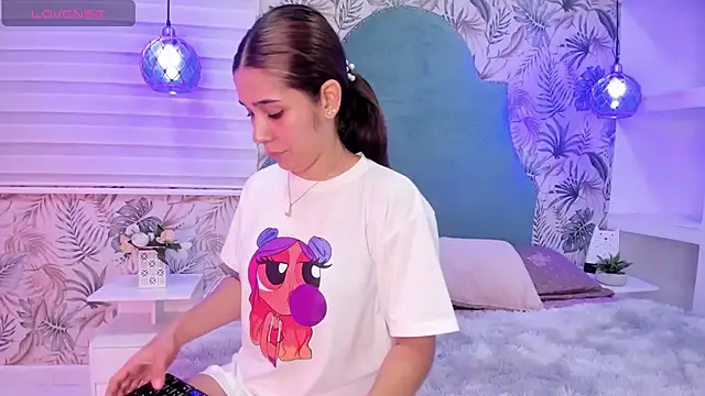 bellaa becca online show from 02/06/25, 07:40