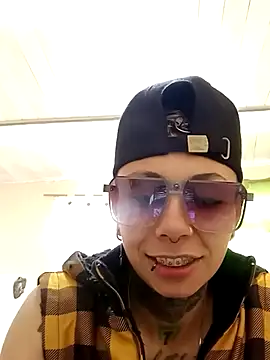 Snapshot of real_fenix chatting on 03/21/25, 09:01 real fenix online show from 03/21/25, 09:01