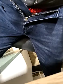 Snapshot of anald66666 chatting on 10/06/25, 06:44 anald66666 online show from 10/06/25, 06:44