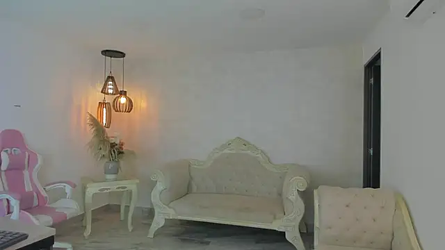 Snapshot of shantallknowless chatting on 01/30/25, 12:48 shantallknowless online show from 01/30/25, 12:48