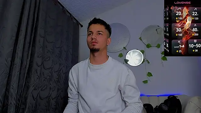 Snapshot of Issac_james_ chatting on 01/09/25, 11:14 Issac james online show from 01/09/25, 11:14